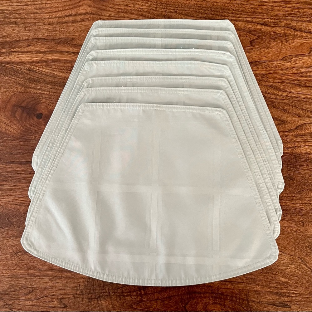 8 Placemats for Round Table Pistachio or Mint Green High Quality Washable